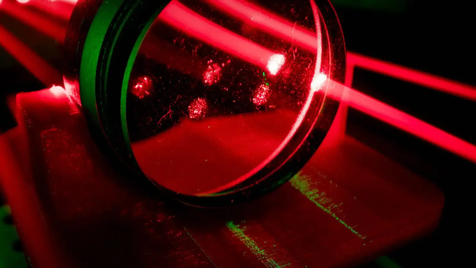 optics lenses vonardenne Red rays in front of lens